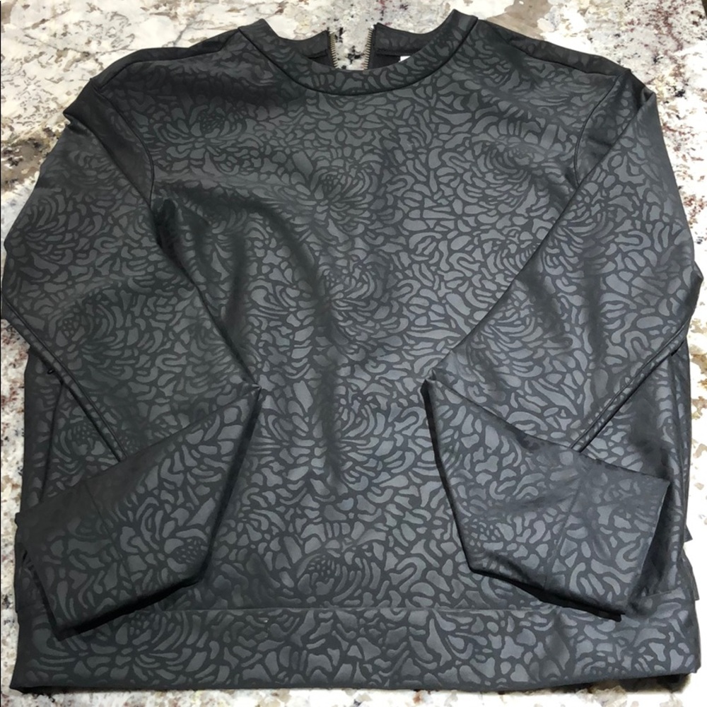 LULULEMON SWEATSHIRT/WINDBREAKER SIZE 4